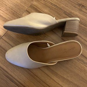 Universal Thread Beige White Open Heeled Mules